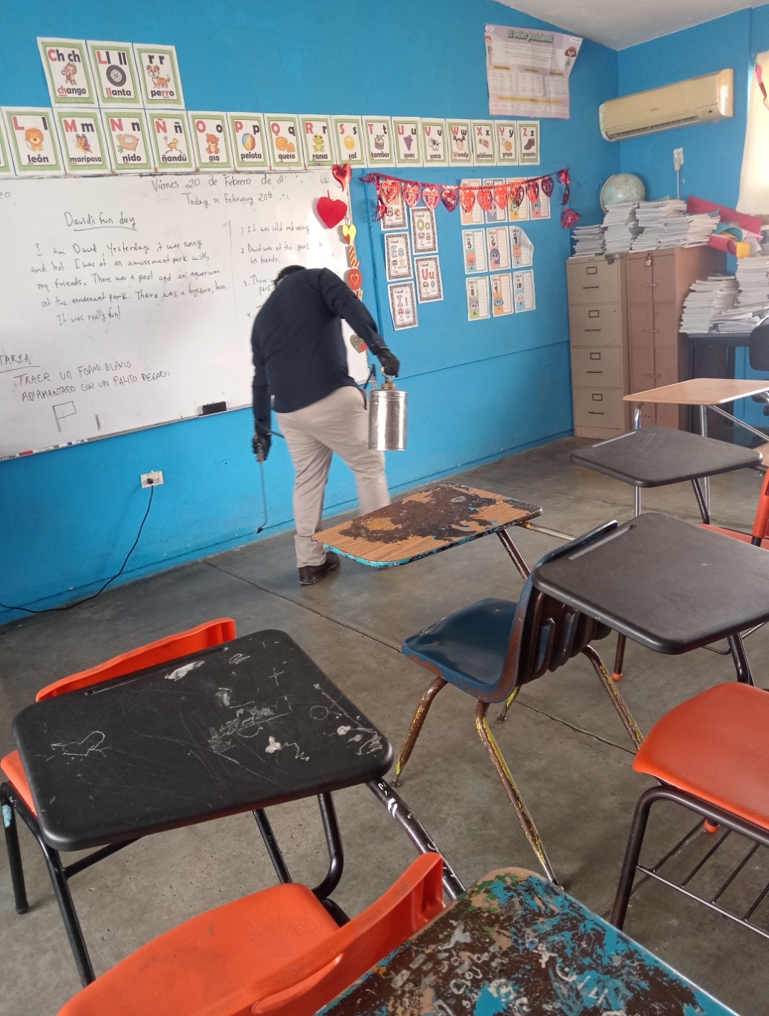 Aspersión perimetral de químico